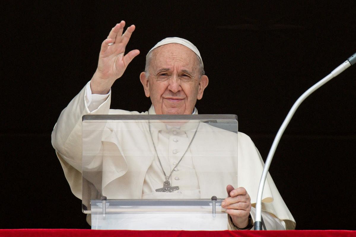 Pope Francis defends media freedom, pays tribute to reporters killed in line of duty