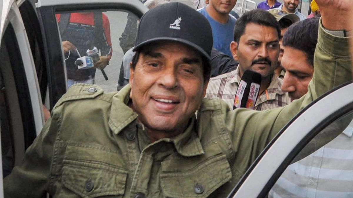 Dharmendra returns home after hospitalisation for routine check-up