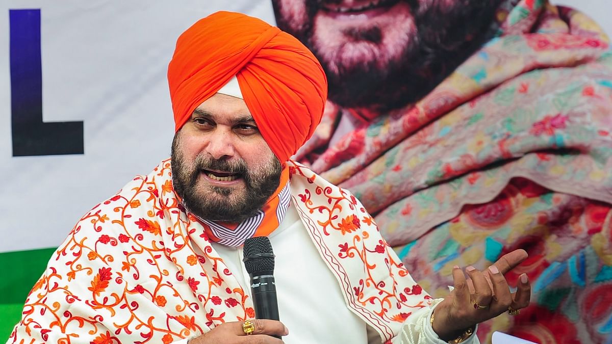 Disciplinary action against Sidhu in the offing? Party in-charge writes to Sonia