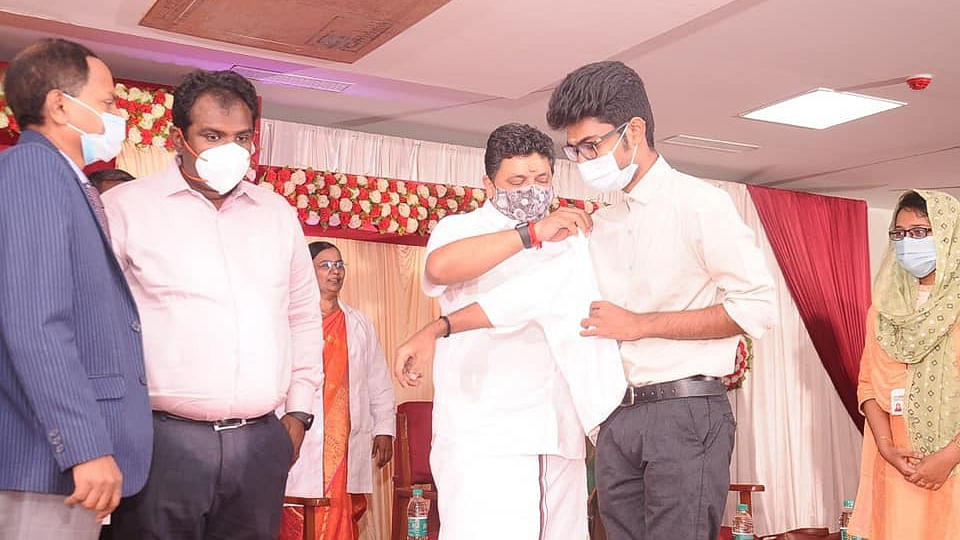 Sanskrit replaces Hippocratic Oath; Tamil Nadu shunts out Madurai Medical College dean