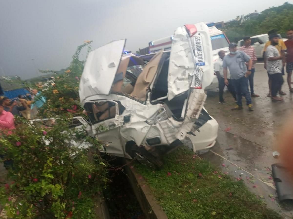 Car-bus collision claims two lives near Kengeri