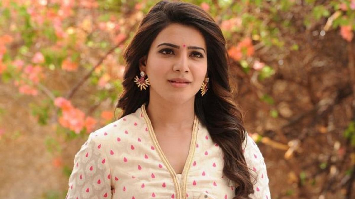  South stars Samantha and Vijay Deverakonda were shooting for their upcoming project in Kashmir when their vehicle fell into deep 