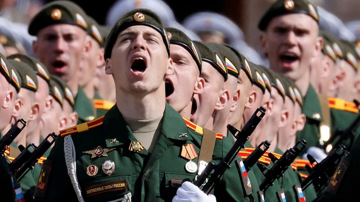Russian parliament scraps age limit for soldiers