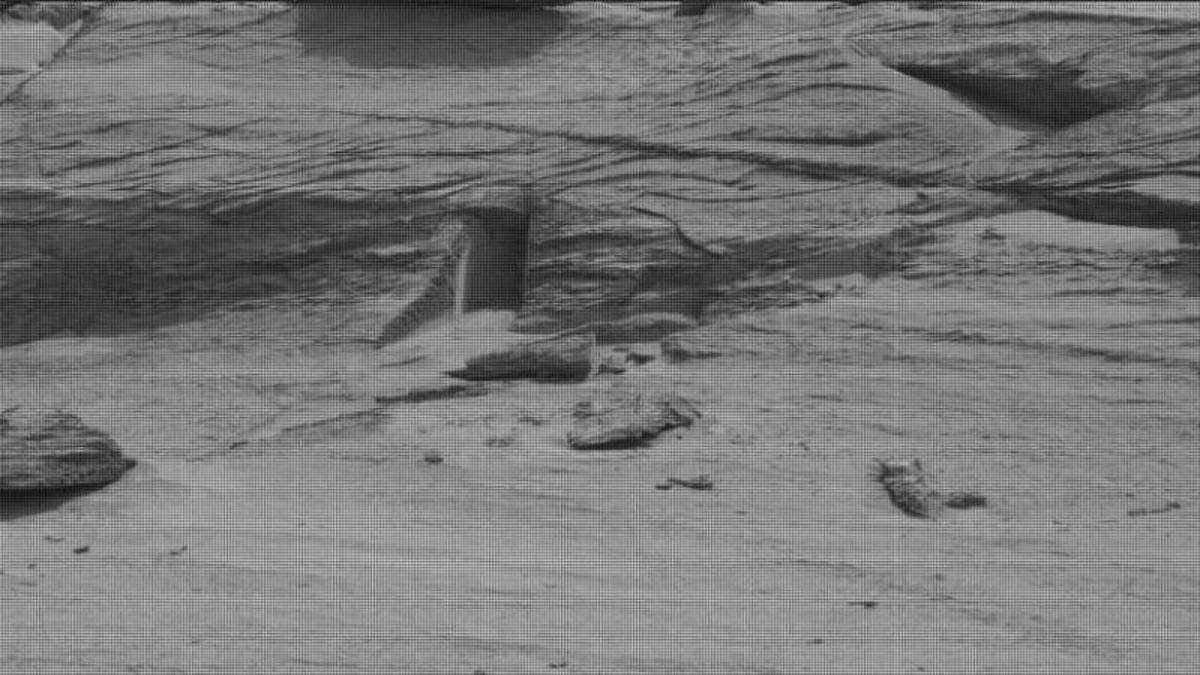 Did NASA find a mysterious doorway on Mars? No, but that’s no reason to stop looking