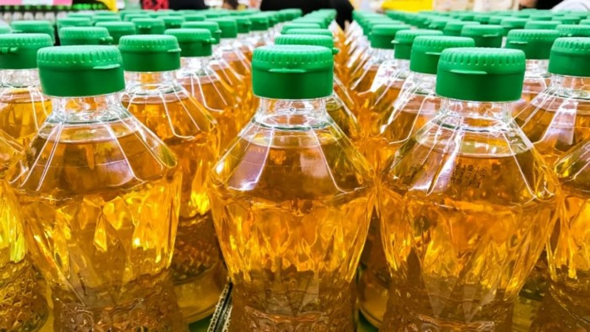 India cuts base import price of palm oil; raises soyoil price