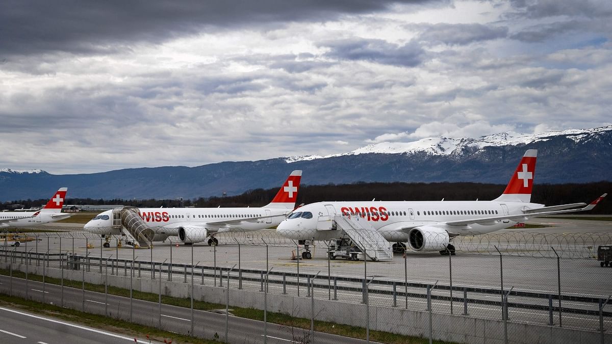 Flights resume after computer glitch shuts Swiss airspace