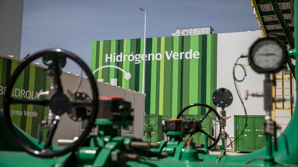 Big Oil bets that green hydrogen is the future of energy