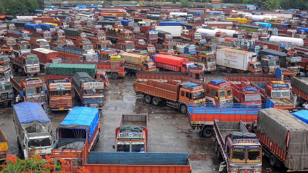 Delhi to ban entry of outside heavy vehicles from October-February; traders slam decision
