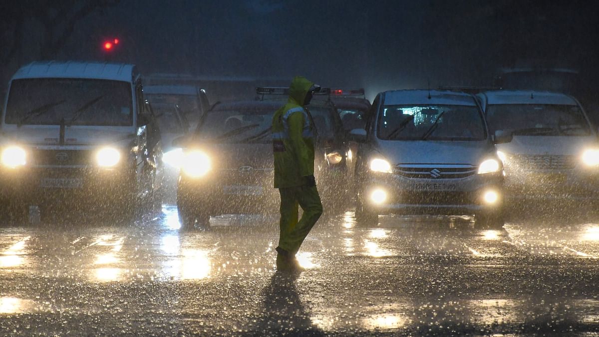 Heavy rains lash Mumbai, waterlogging in low-lying areas