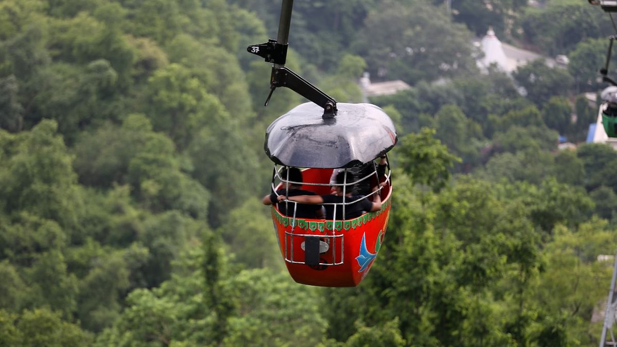 BJP MLA, devotees stranded midair for an hour in Mussoorie as ropeway get stuck