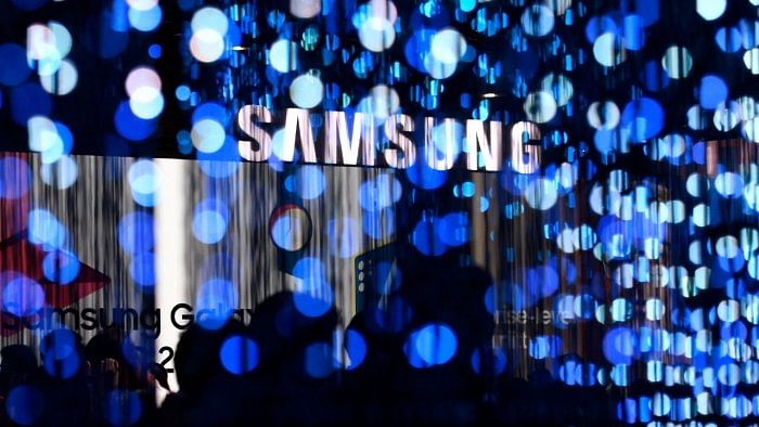 Samsung warns of weaker chip demand for phones, PCs as people shop less