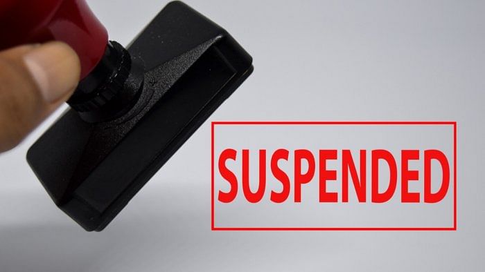 Delhi L-G suspends 11 officials for lapses in implementation of excise policy