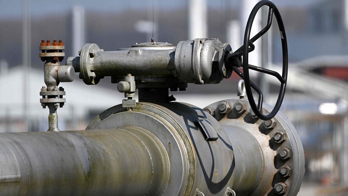 Russian gas flows to Europe little changed