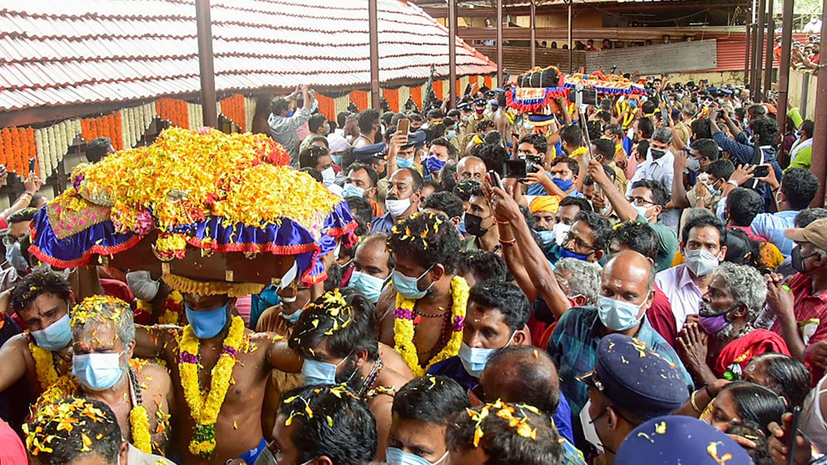 Thousands offer prayers at Sabarimala temple on Chingam first
