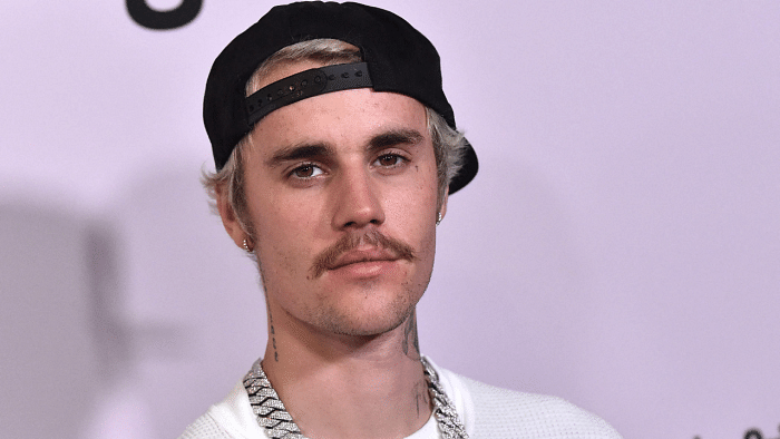 Justin Bieber scraps world tour over health issues