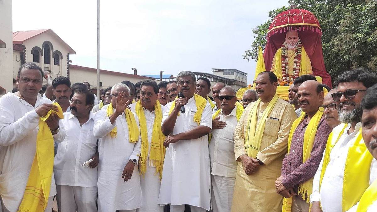 B K Hariprasad calls for naming Mangaluru railway station after Narayana Guru