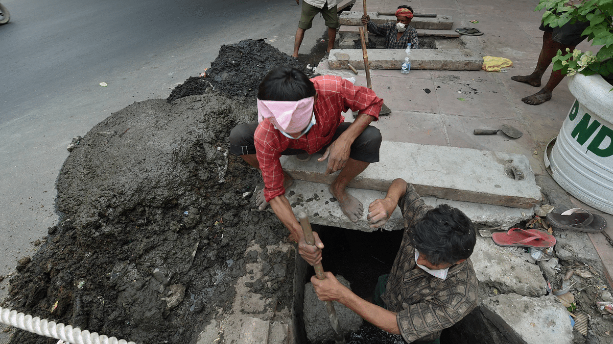 Delhi HC takes cognizance of deaths while sewer cleaning, registers PIL
