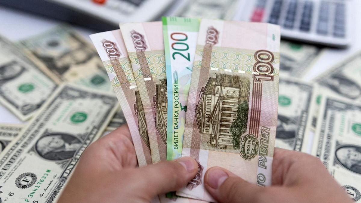 Rouble tumbles past 62 vs dollar as Putin orders partial mobilisation