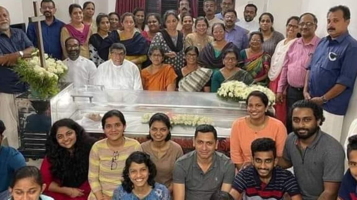 Kerala family not bothered about social media censure over smiling funeral photo