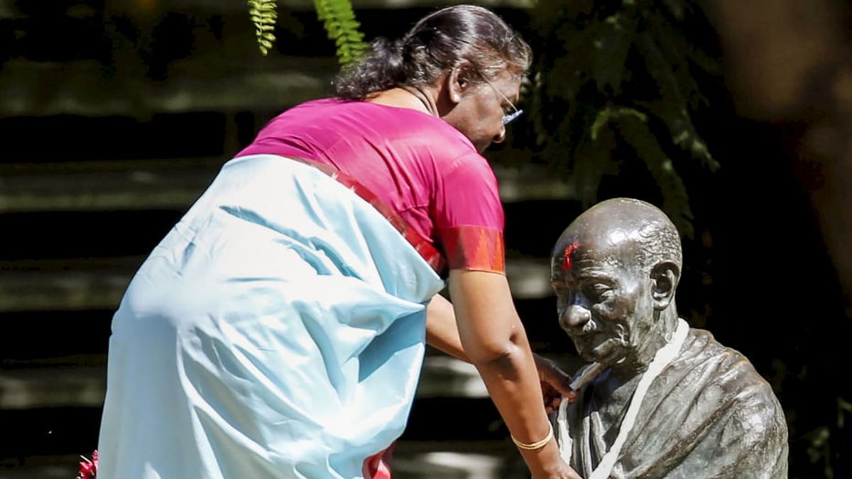 President Murmu pays floral tribute to Mahatma Gandhi at Sabarmati Ashram