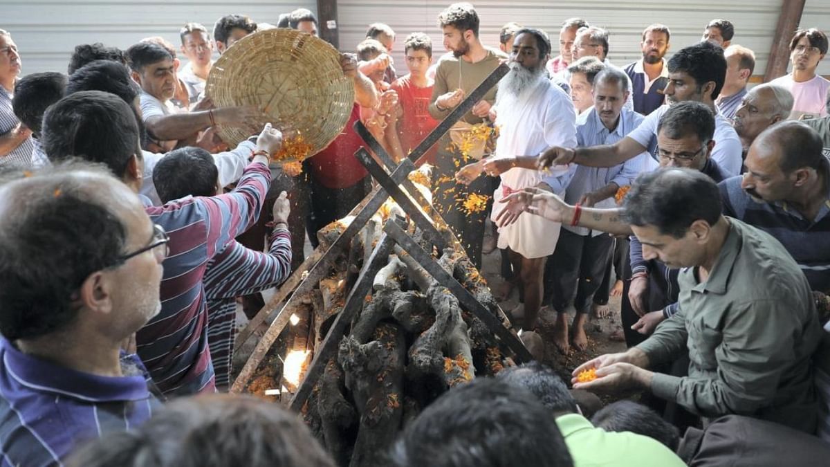 Emotional scenes at cremation of slain Kashmiri Pandit in Jammu