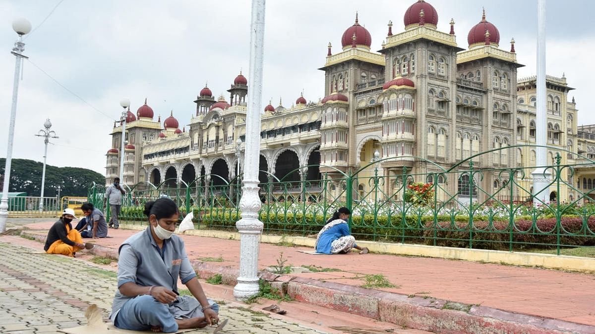 Portion of fort wall around Mysore Palace collapses due to rain