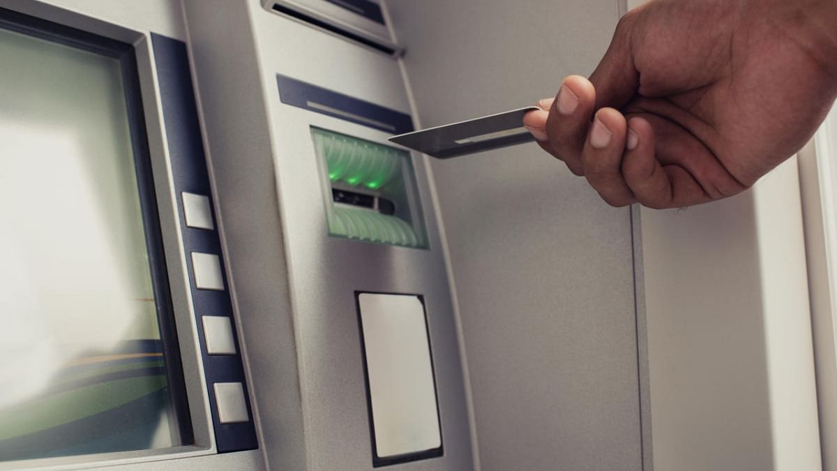 Conmen ‘fool’ ATM, make away with Rs 3 lakh in Bengaluru