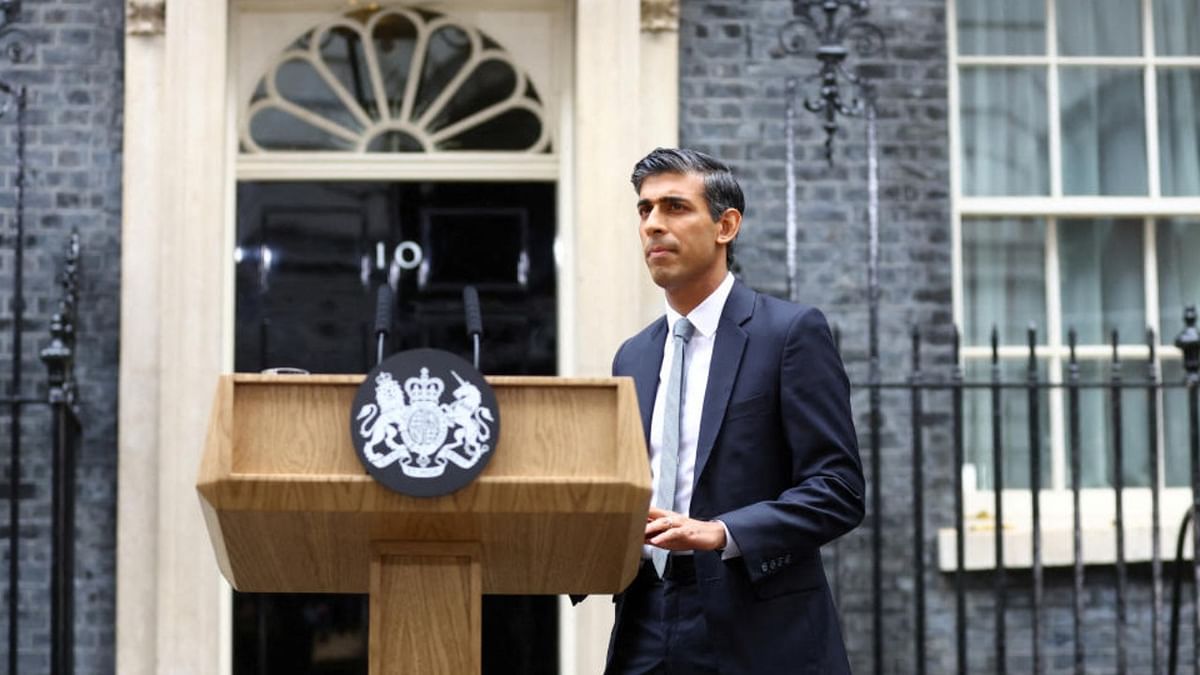 Rishi Sunak uses former administration's lectern to deliver first message as UK PM