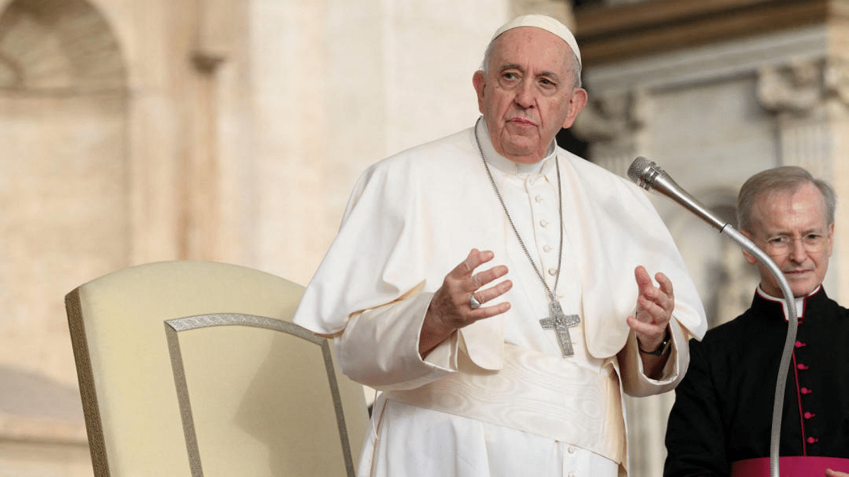 Pope warns priests against temptations of pornography