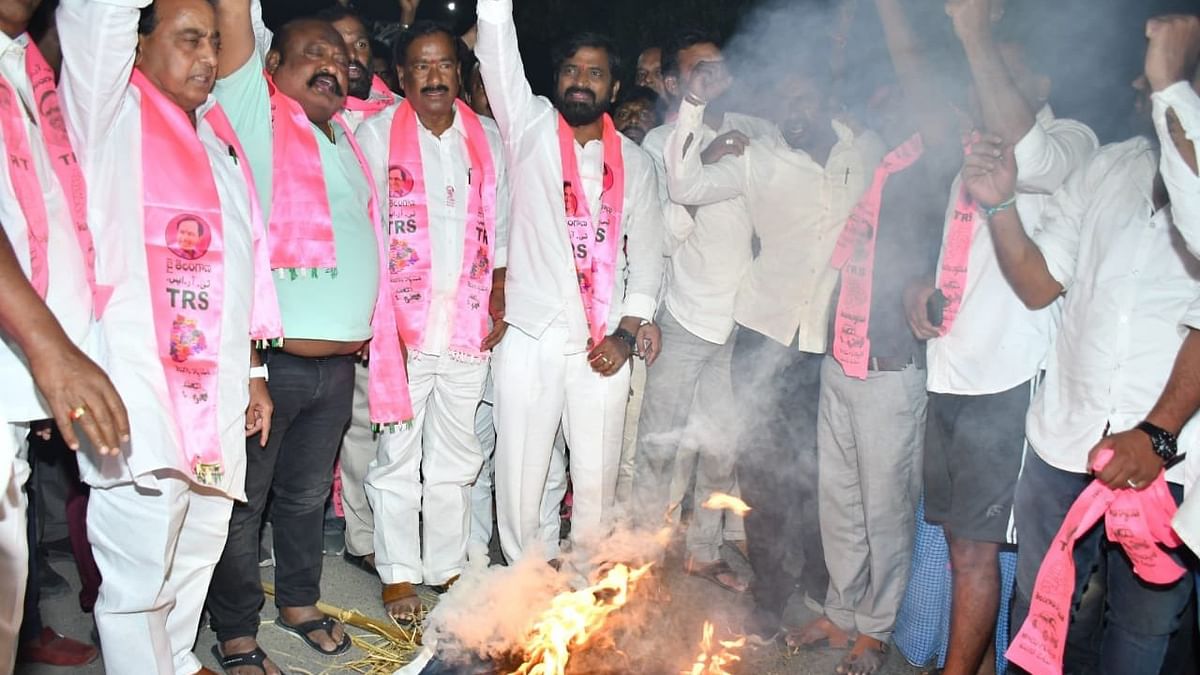 Protests in Telangana over 'BJP's bid to buy TRS MLAs'