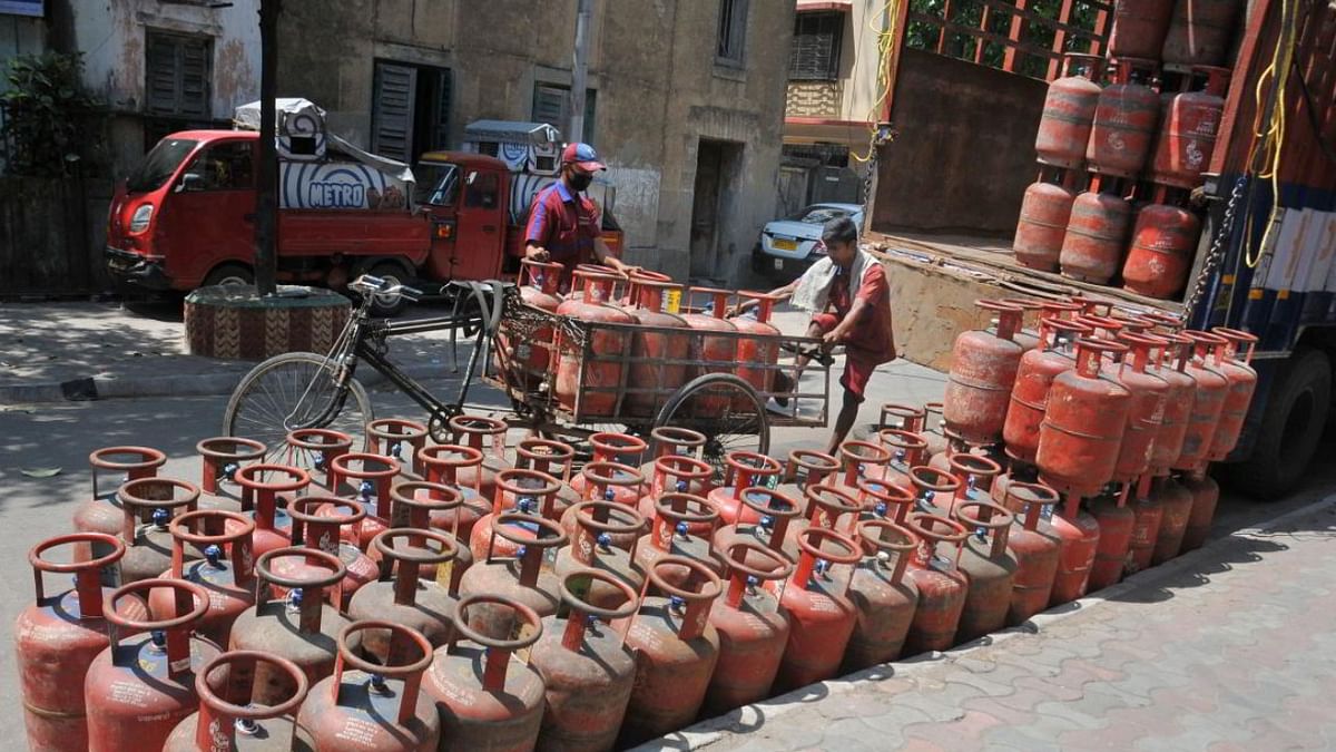 ATF price hiked 4.2 per cent, commercial LPG rates cut by Rs 115.5