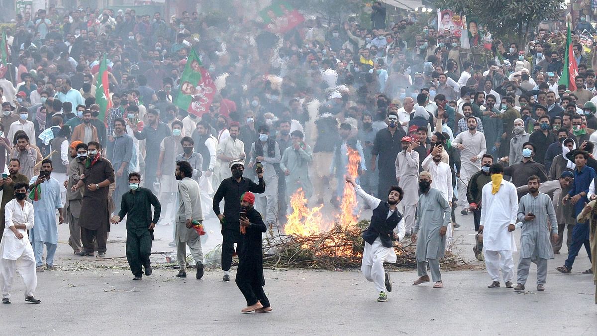 Attack on Imran: Pakistan again at crossroads