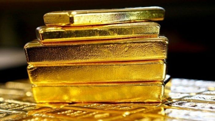 Gold falls Rs 141; silver climbs Rs 132