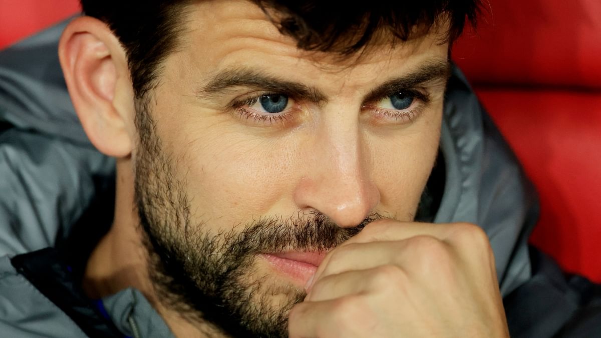 Pique sees red in final match before retirement, but stubborn Barcelona win