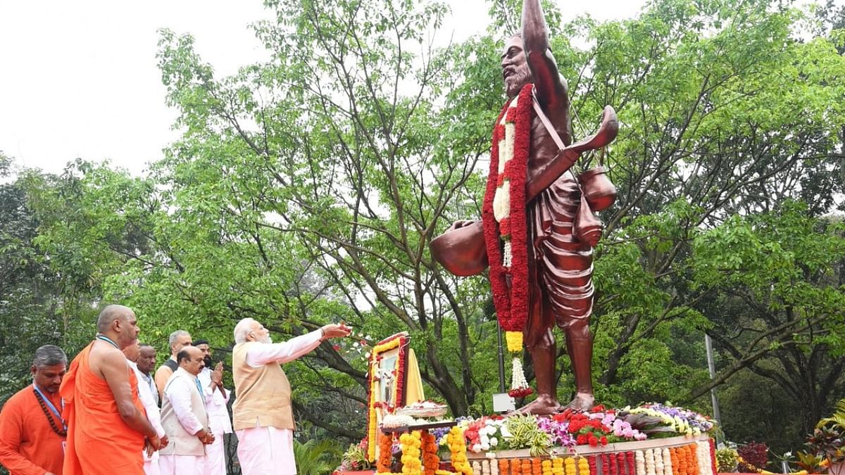 PM Modi pays tributes to Kanaka Dasa on his jayanti