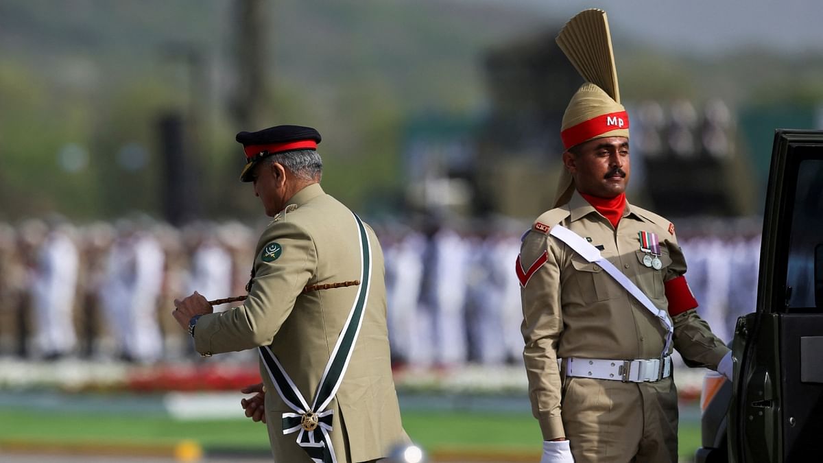 Pakistan govt receives names of generals for Army chief post