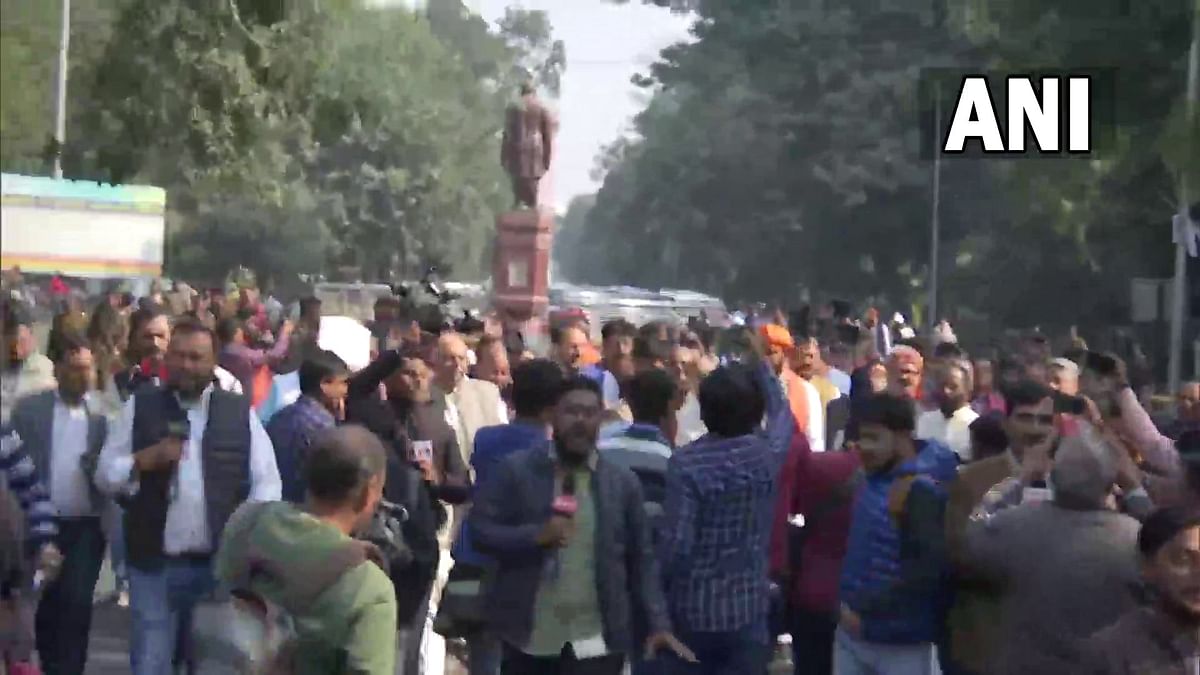 Bihar BJP leaders march to Governor's house over hooch tragedy