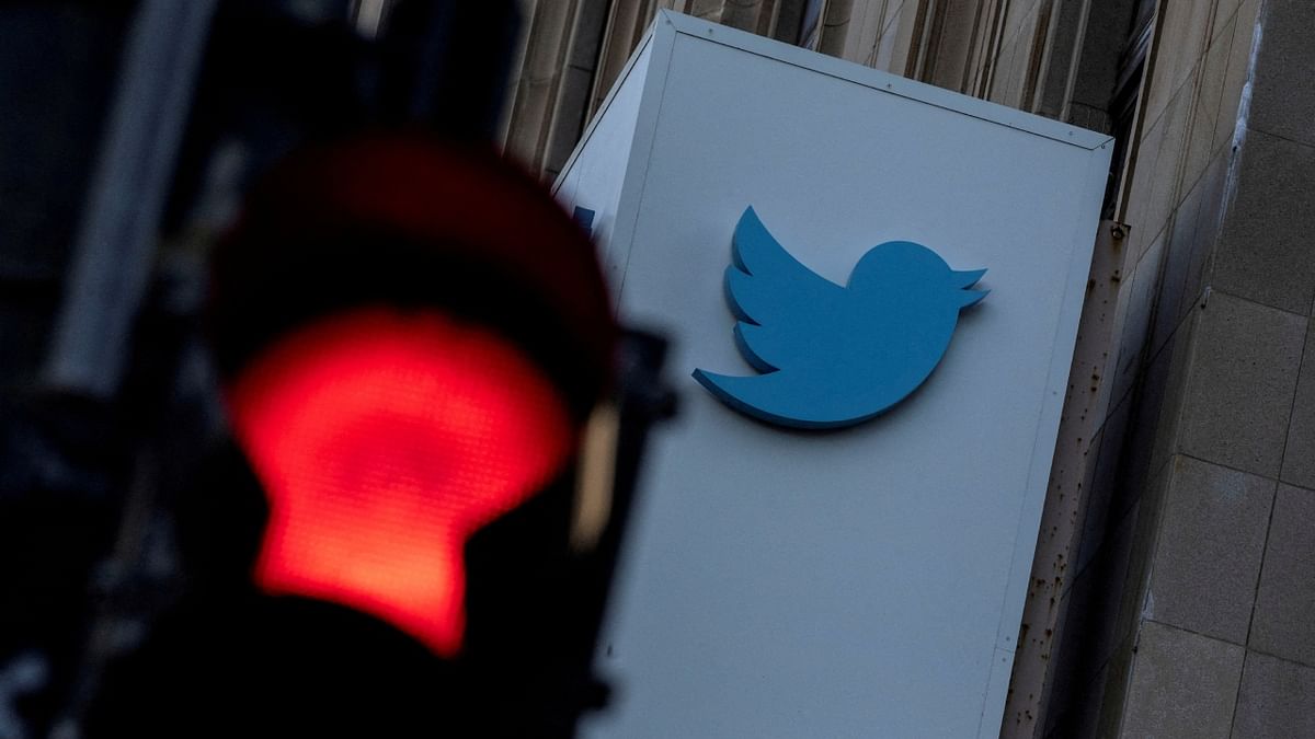 Twitter bans users from promoting rival social media platforms