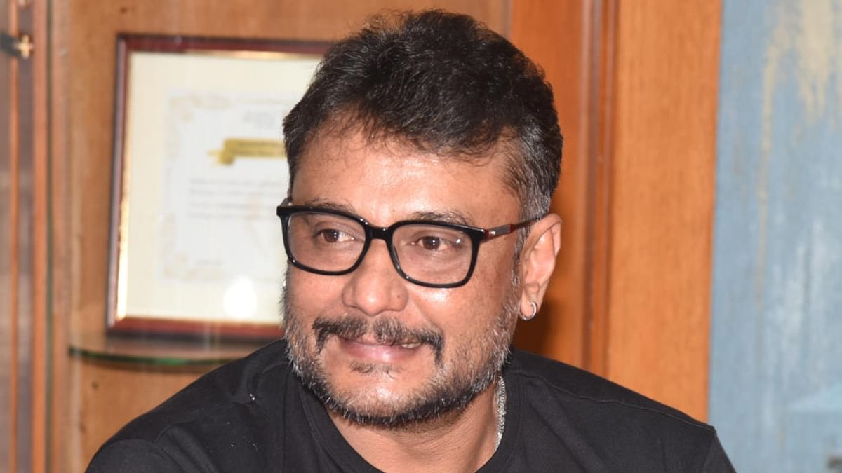 Footwear flung at actor Darshan; Kannada stars condemn insult
