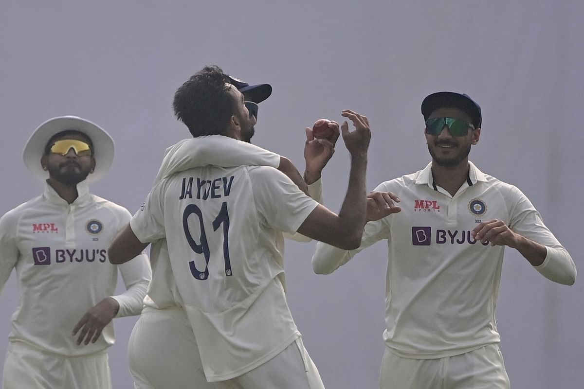 Unadkat, Ashwin get wickets in opening session but Bangladesh reach 82/2 at lunch