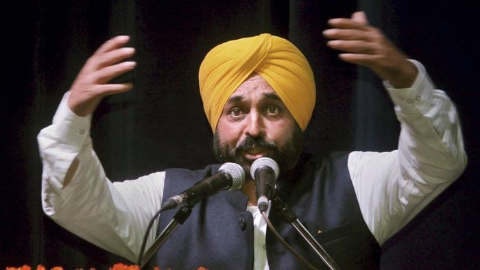 Punjab CM pays tributes to Guru Gobind Singh on his birth anniversary