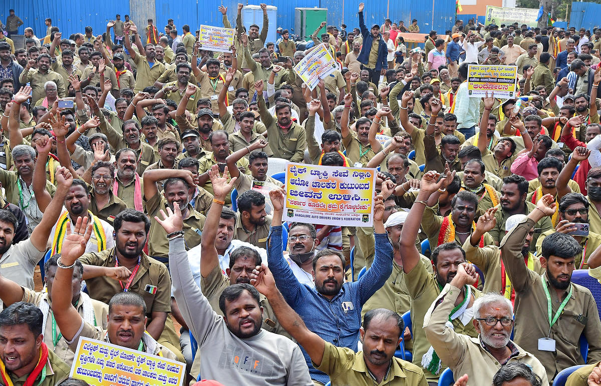 Bengaluru: Cops intervene, auto drivers restrict stir to Freedom Park