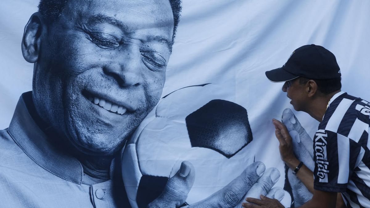Brazil pays final farewell to football great 'The King' Pele