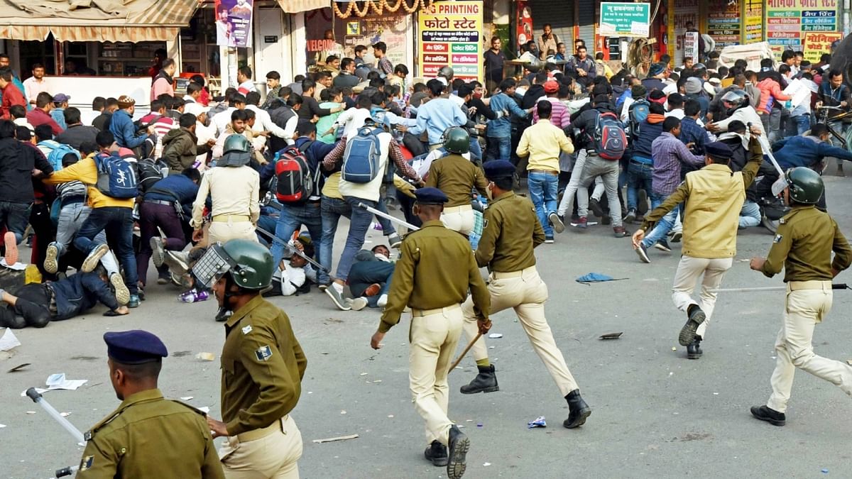 Bihar Police lathi charge SSC aspirants