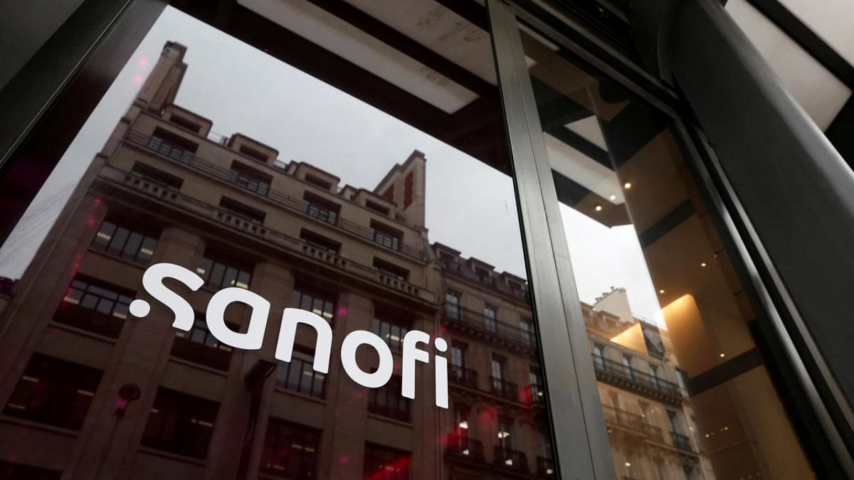 Sanofi expects Q4 earnings boost from foreign exchange, flu vaccine sales