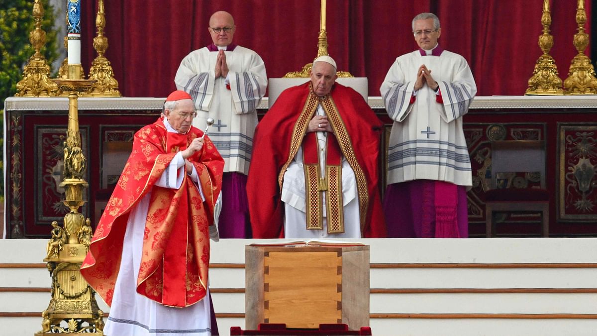 Pope Francis leads ex-pontiff Benedict's funeral