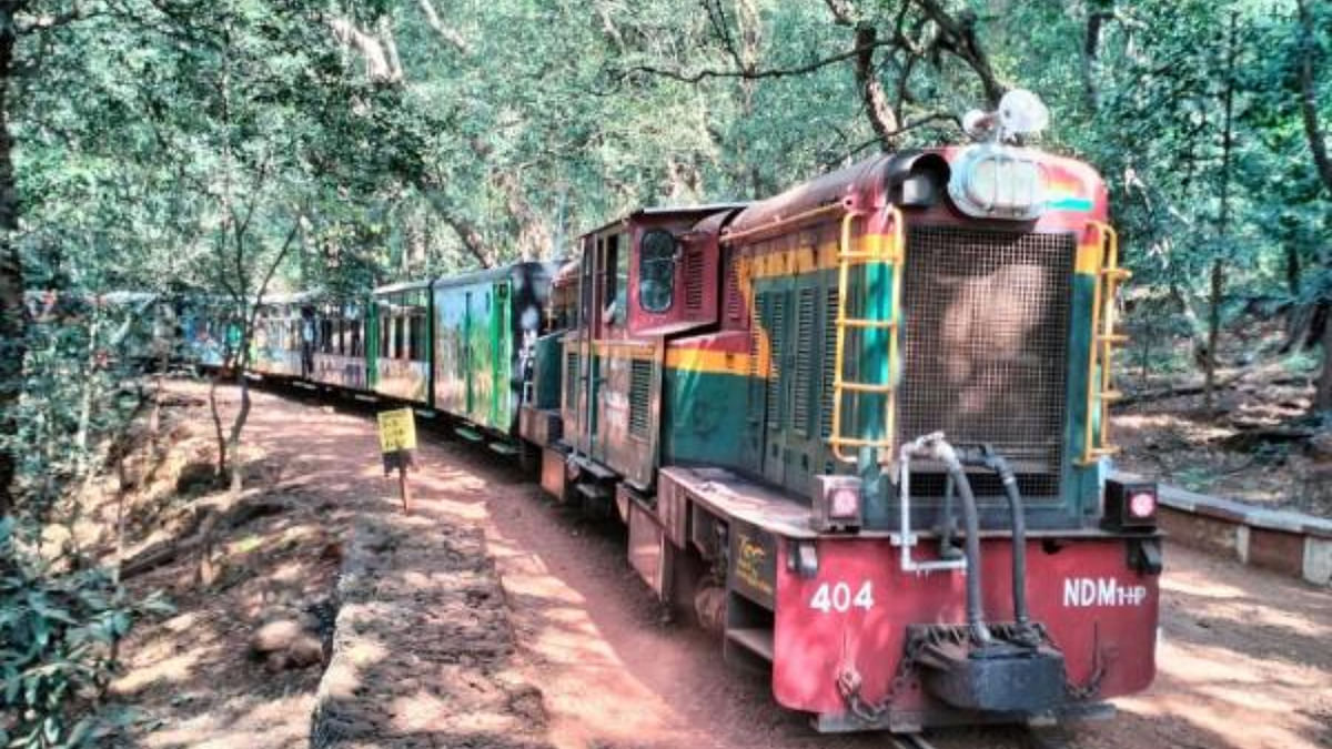 Matheran toy train continues to attract crowd 