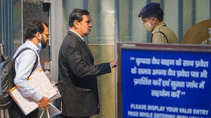 Loan fraud case: Bombay HC seeks affidavit from CBI on Venugopal Dhoot's plea against arrest; hearing on Jan 13