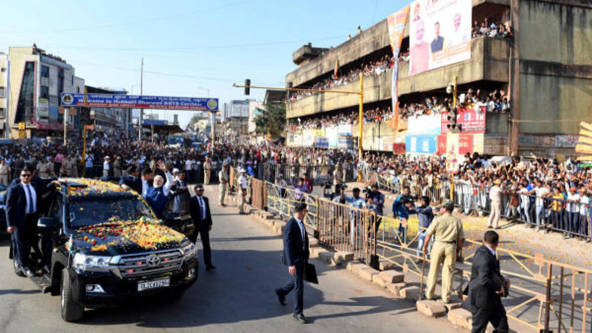 Modi gets rousing reception during roadshow in Hubballi