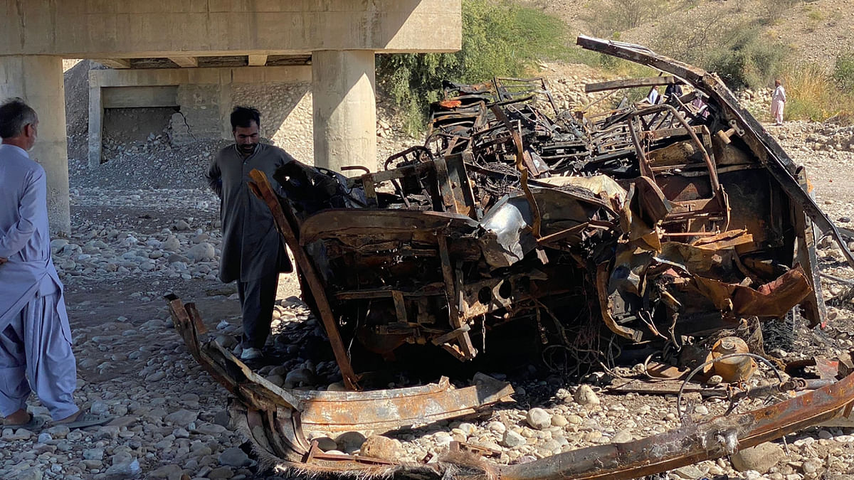 Bus crash in southern Pakistan kills at least 41